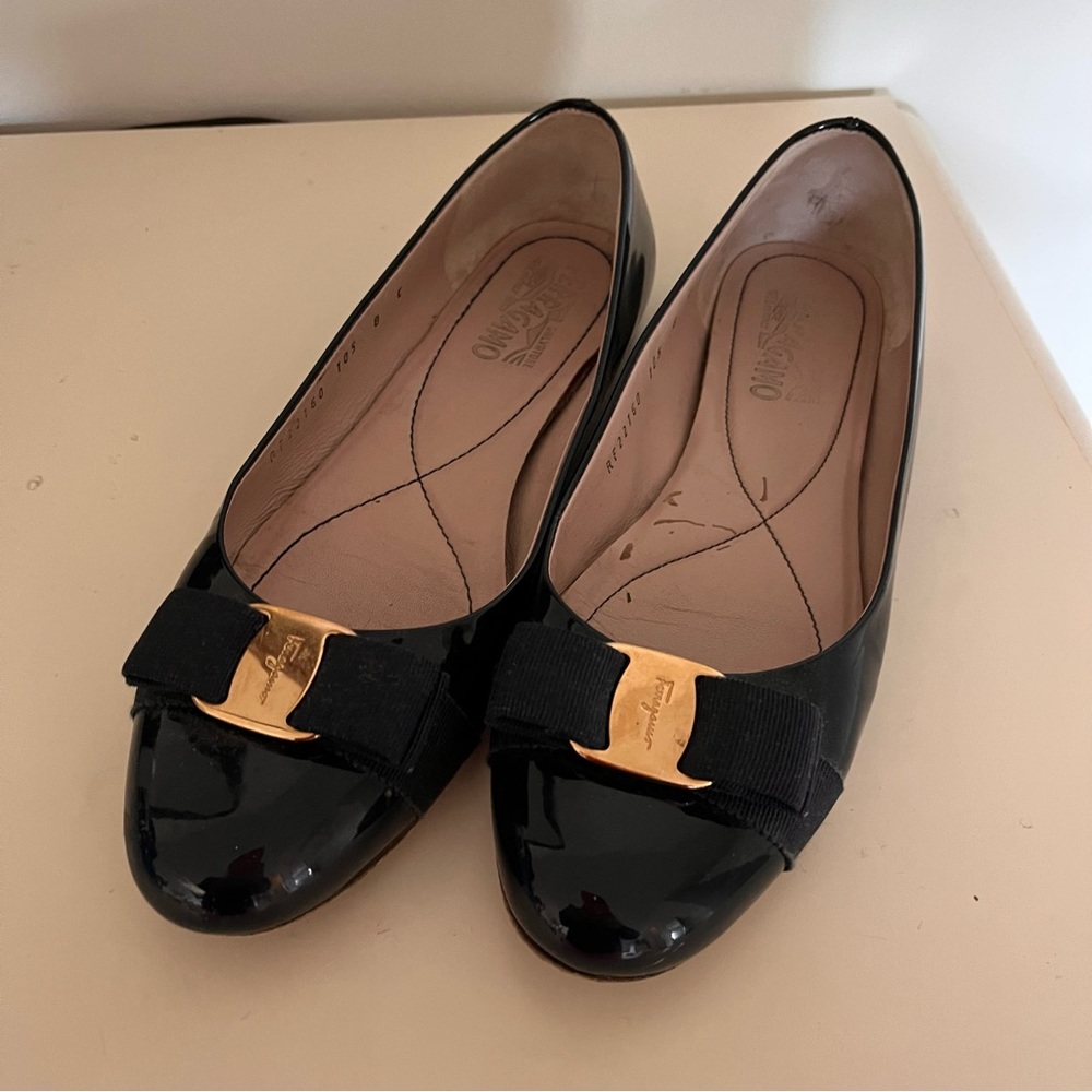 Navy Ferragamo Varuna Flats
